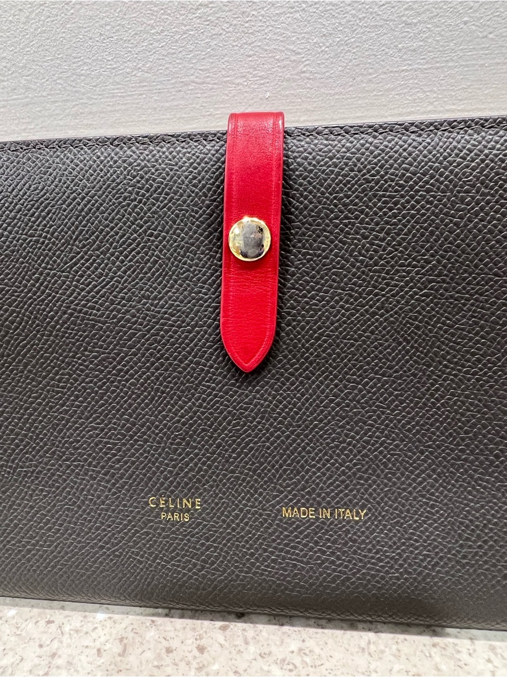 Céline grained Calfskin medium strap Wallet - Picture 3 of 13